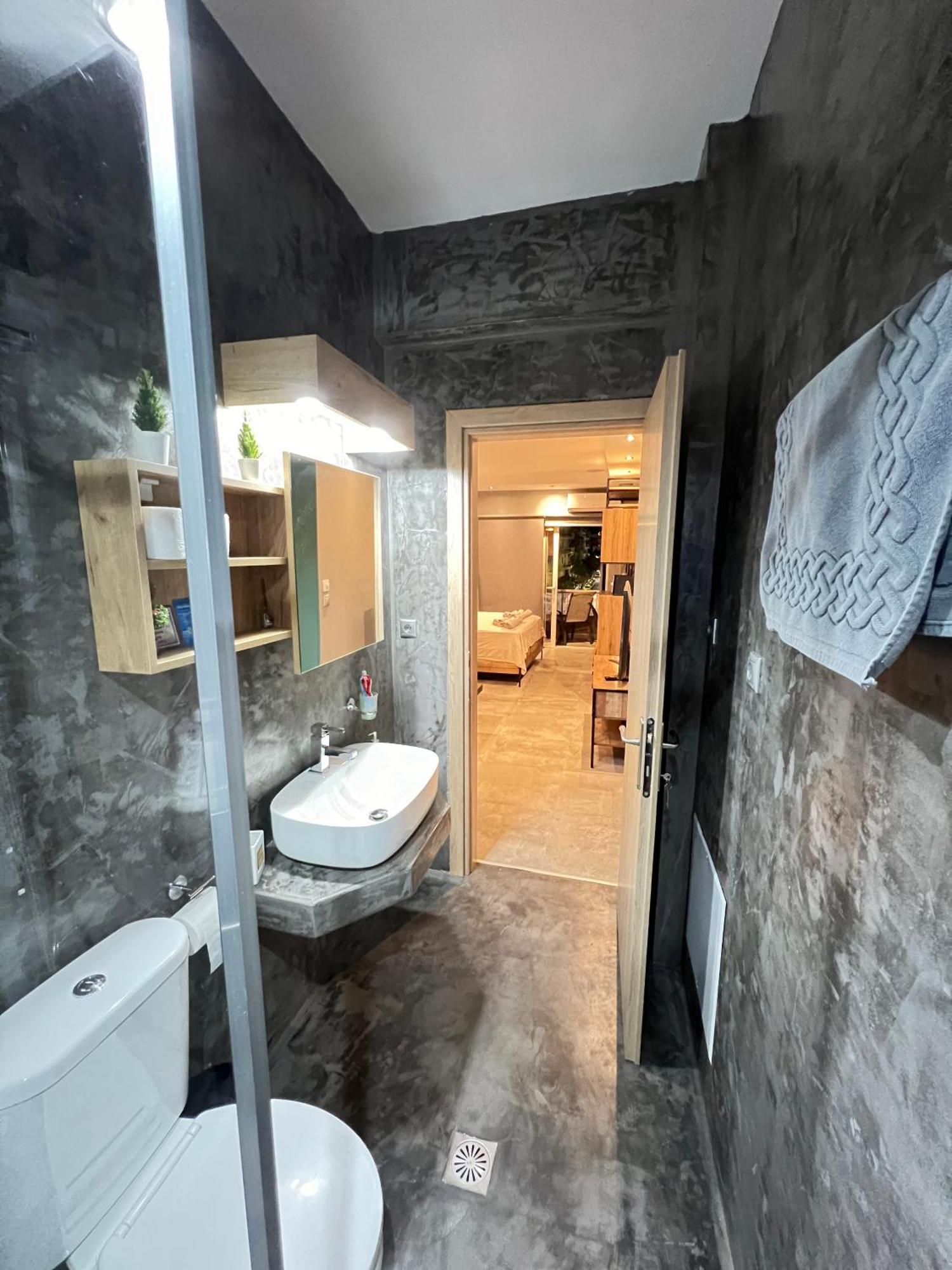 Modern Apartment In The Heart Of The City Alexandroupoli Exterior photo